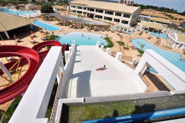 Lacqua diroma com fogão, geladeira, micro-ondas, Park aquático 24h, acomoda até 5 pessoas Caldas Novas Exterior foto